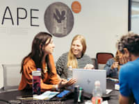 עובדי HP. בארגון משדרים כי אם יש למישהו רעיון מוצלח, חשוב שיקדם אותו / צילום: Geek Time