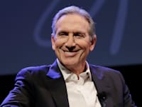 ''''אני לא בעסק, כבעל מניות של סטארבקס, כדי לעשות כל החלטה על בסיס מחיר המניה לרבעון'' האוורד שולץ, מנכ''ל סטארבקס / צילום: Ted S. Warren