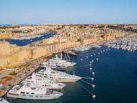 Aerial view of Birgu city. Marina bay, yachts, boats. Malta country / צילום: שאטרסטוק