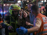 זירת הפיגוע אמש בתל אביב / צילום: Associated Press, Ariel Schalit