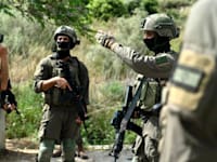 לוחמי צה''ל במהלך המצוד אחר המחבלים, היום / צילום: דובר צה''ל