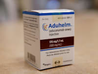 ביוג'ן הודיעה כי החיסול של תוכנית אדוהלם יחסוך לחברה 500 מיליון דולר בשנה / צילום: Reuters, Jessica Rinaldi/Pool