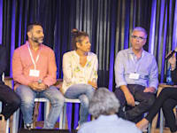 מימין לשמאל: מיטל שירן סמנכ”לית השיווק של לאומי, יוסי לובטון יו”ר פובליסיס, כתבת גלובס ענת ביין-לובוביץ', אילן סיגל מנכ”ל גולן טלקום, ורפי טל מבעלי HapPpy / צילום: נס הפקות