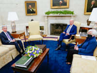 שרת האוצר גנט ילן, הנשיא ג'ו ביידן  ויו''ר הפד ג'רום פאוול / צילום: Associated Press, Evan Vucci