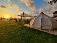 גלאמפינג בחוף אכזיב / צילום: אורלי גנוסר