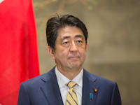 ראש ממשלת יפן לשעבר שינזו אבה / צילום: Shutterstock, Drop of Light