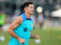 רוברט לבנדובסקי שנמכר החודש על ידי באיירן מינכן. רק הקיץ כבר נרשמו 14 העברות של 40 מיליון יורו ומעלה / צילום: Associated Press, Wilfredo Lee