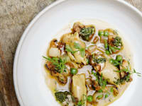 אנילוטי מוח מטוגן עם סחוג במסעדת מלגו ומלבר / צילום: בר כהן