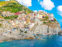 עיירת חוף בליגריה, איטליה. מהיעדים הטובים ביותר באירופה לרכישת בית להשקעה / צילום: Shutterstock, elitravo