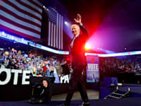 ג'ו ביידן, נשיא ארה''ב, לאחר נאומו בקמפיין המחנה הדמוקרטי לקראת הבחירות בפנסילבניה / צילום: Associated Press, Patrick Semansky