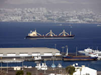 ספינה במים הטריטוריאליים של ירדן / צילום: Shutterstock, amnat30