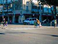 הולכי הרגל מהווים שליש מכלל ההרוגים בתאונות דרכים / צילום: Shutterstock, Jose HERNANDEZ Camera 51