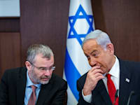 ראש הממשלה בנימין נתניהו ושר המשפטים יריב לוין / צילום: אוליביה פיטוסי-הארץ