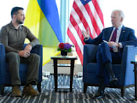 נשיא ארה''ב, ג'ו ביידן ונשיא אוקראינה, וולודימיר זלנסקי בועידת ה־G7 ביפן / צילום: Associated Press, Susan Walsh