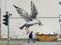 הגרפיטי של בנקסי בלואוסופט / צילום: Reuters, Peter Nicholls