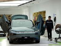 מכונית חשמלית מדגם P7i סדאן של XPeng / צילום: Associated Press, Ng Han Guan