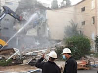 הריסת בניין בפתח תקווה במסגרת פרויקט תמ"א2\38 / צילום: גיא ליברמן