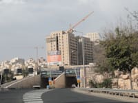 צומת שמואל בייט בירושלים. המנהרה בבעלות המדינה, הבניינים בבעלות הדיירים / צילום: יוסי זמיר