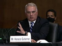 הוראסיו גוטרייז, בכיר בספוטיפיי, בשימוע שנערך בסנאט לאפל ולגוגל / צילום: צילום מסך