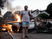 מכונית עולה באש במהומות בלוד, אמש / צילום: Reuters, Heidi Levine