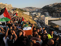 הלוויה באום אל פאחם של צעיר תושב העיר שנורה במהלך המהומות. שבוע שעבר / צילום: Associated Press, Mahmoud Illean