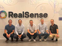 צוות RealSense, מימין לשמאל: רועי כהן, גיא הלפרין, נדב אורבך,  מאט מושנר, ויורג קוכן / צילום: באדיבות RealSense