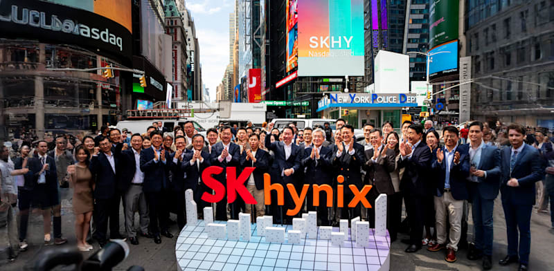 הנפקת חברת SK HYNIX / צילום: Reuters, Angelina Katsanis