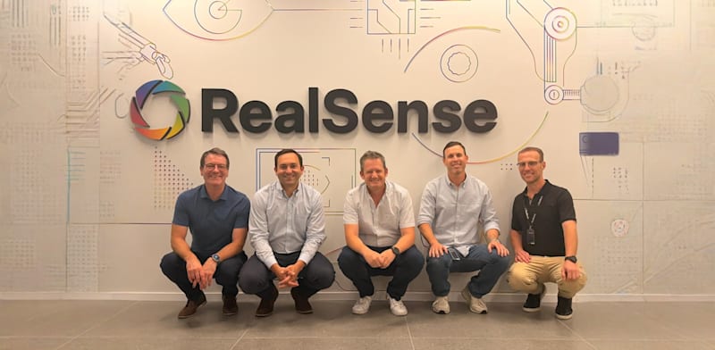 צוות RealSense, מימין לשמאל: רועי כהן, גיא הלפרין, נדב אורבך,  מאט מושנר, ויורג קוכן / צילום: באדיבות RealSense