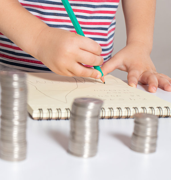 ילדים שואלים שאלות על כסף / צילום: Shutterstock