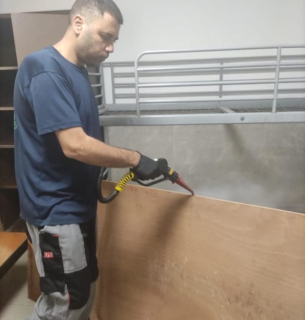 ערן קיוותי, מבעלי חברת ''הדברה בטוחה'' / צילום: ערן קיוותי ערן קיוותי, מבעלי חברת ''הדברה בטוחה'' / צילום: ערן קיוותי