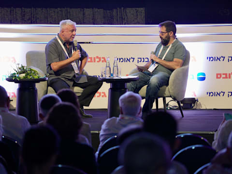 עו''ד אמיר חן, יו״ר פישר (FBC), בשיחה עם יובל ניסני, גלובס / צילום: כדיה לוי