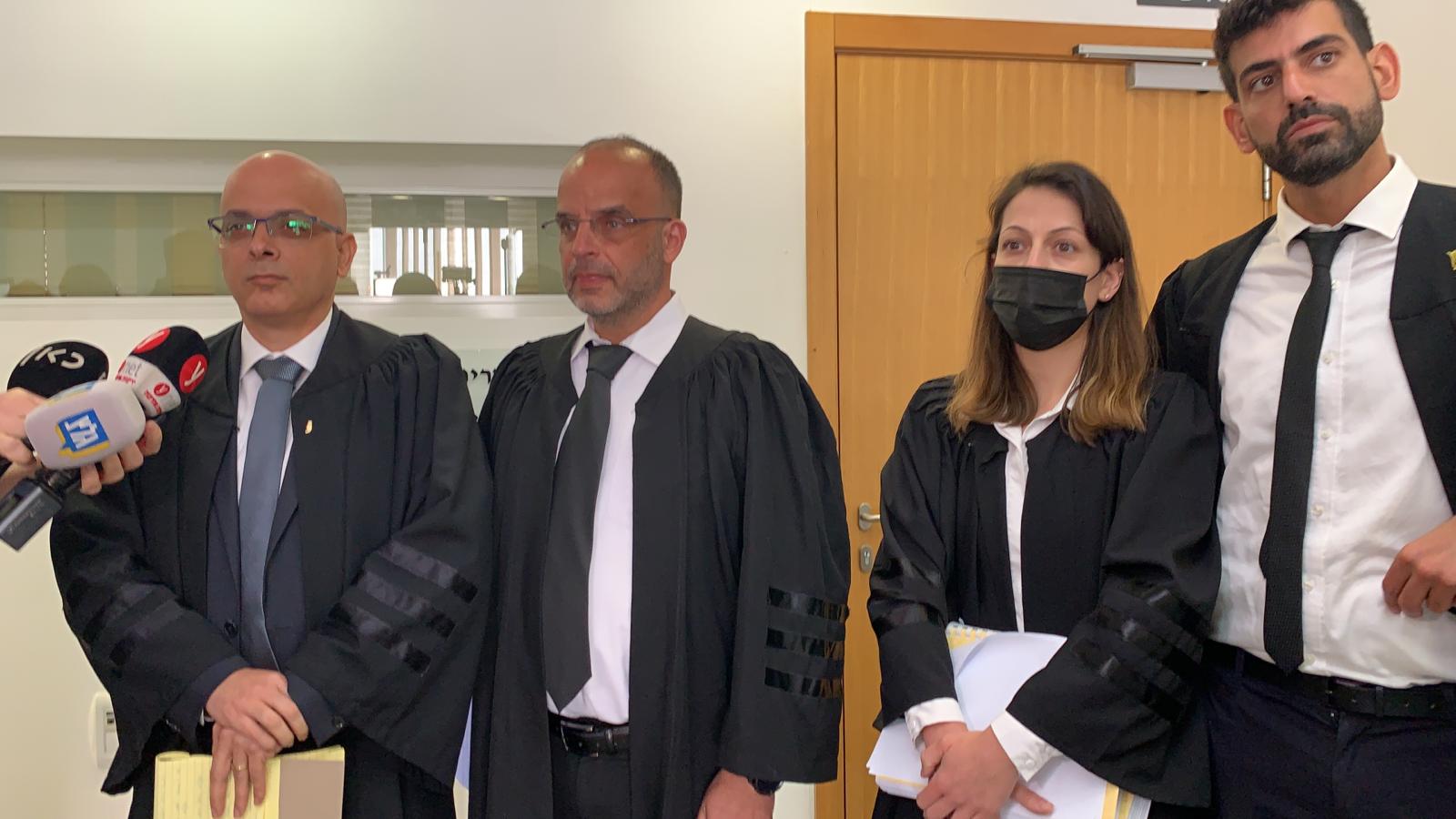 צוות התביעה: סגן מנהל המחלקה עו״ד מאור אבן חן, מנהל המחלקה הכלכלית דן אלדד, יעל שחף, משה עקירב / צילום: ניצן שפיר צוות התביעה: סגן מנהל המחלקה עו״ד מאור אבן חן, מנהל המחלקה הכלכלית דן אלדד, יעל שחף, משה עקירב / צילום: ניצן שפיר