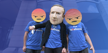 מפגינים מחוץ לשימוע בנושא פייק ניוז- בועדת הדיגיטל, תרבות וספורט האנגלית, לונדון / צילום: PA PHOTOS