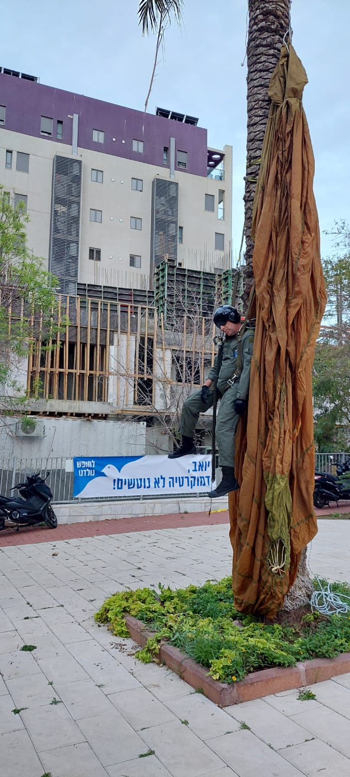 מיצג מול ביתו של שר החינוך יואב קיש מיצג מול ביתו של שר החינוך יואב קיש