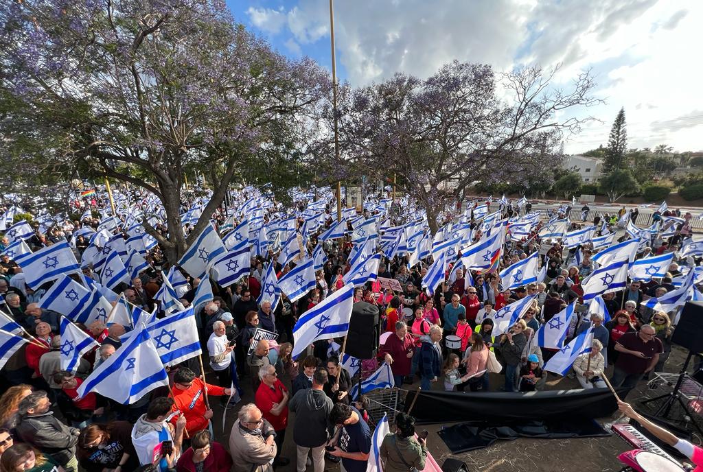 רחובות, הערב