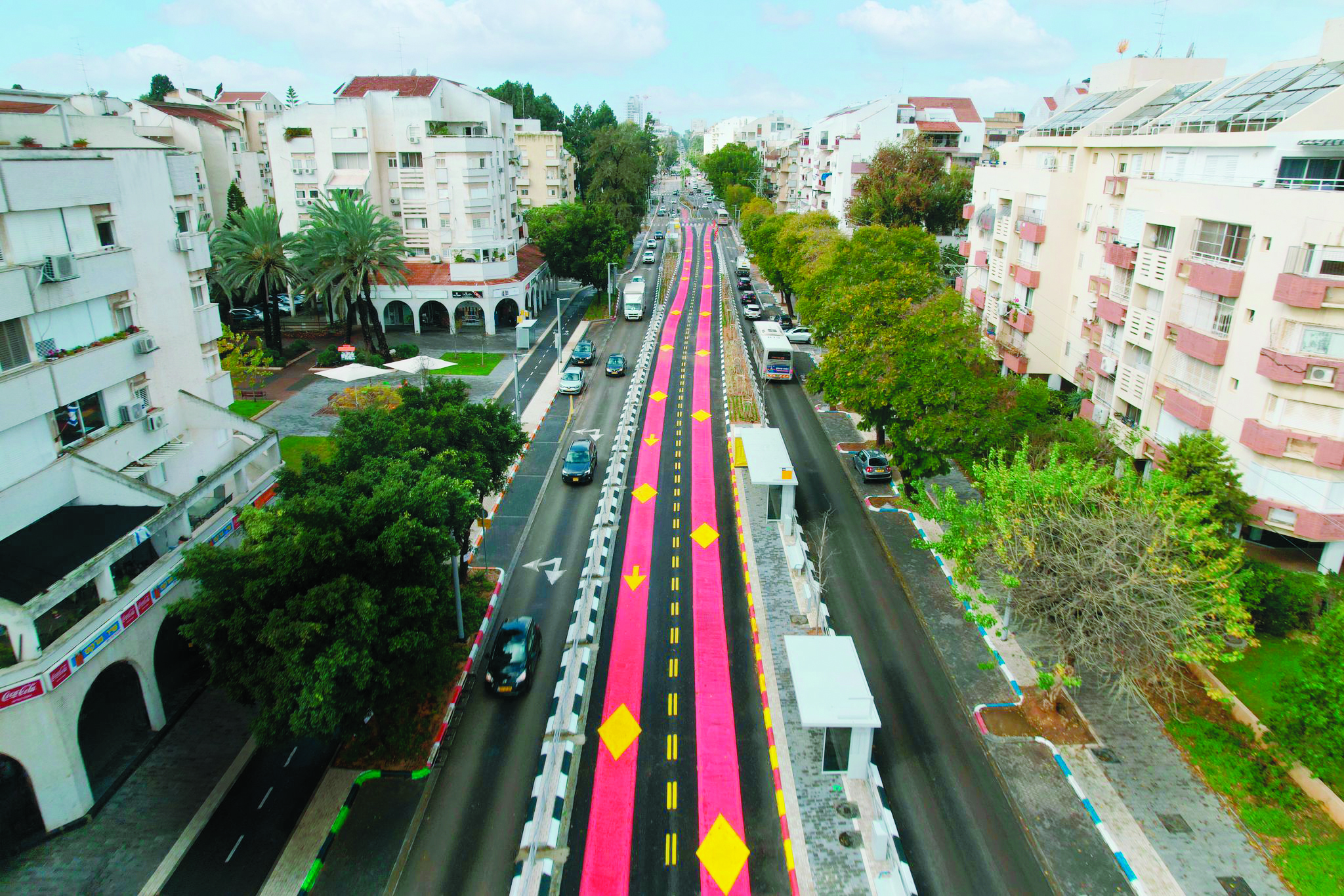 נתיב תחבורה ציבורית בכפר סבא. ההבטחה לבטל את הנתיב משפיעה גם על ערים אחרות / צילום: לביא תצלומי אוויר