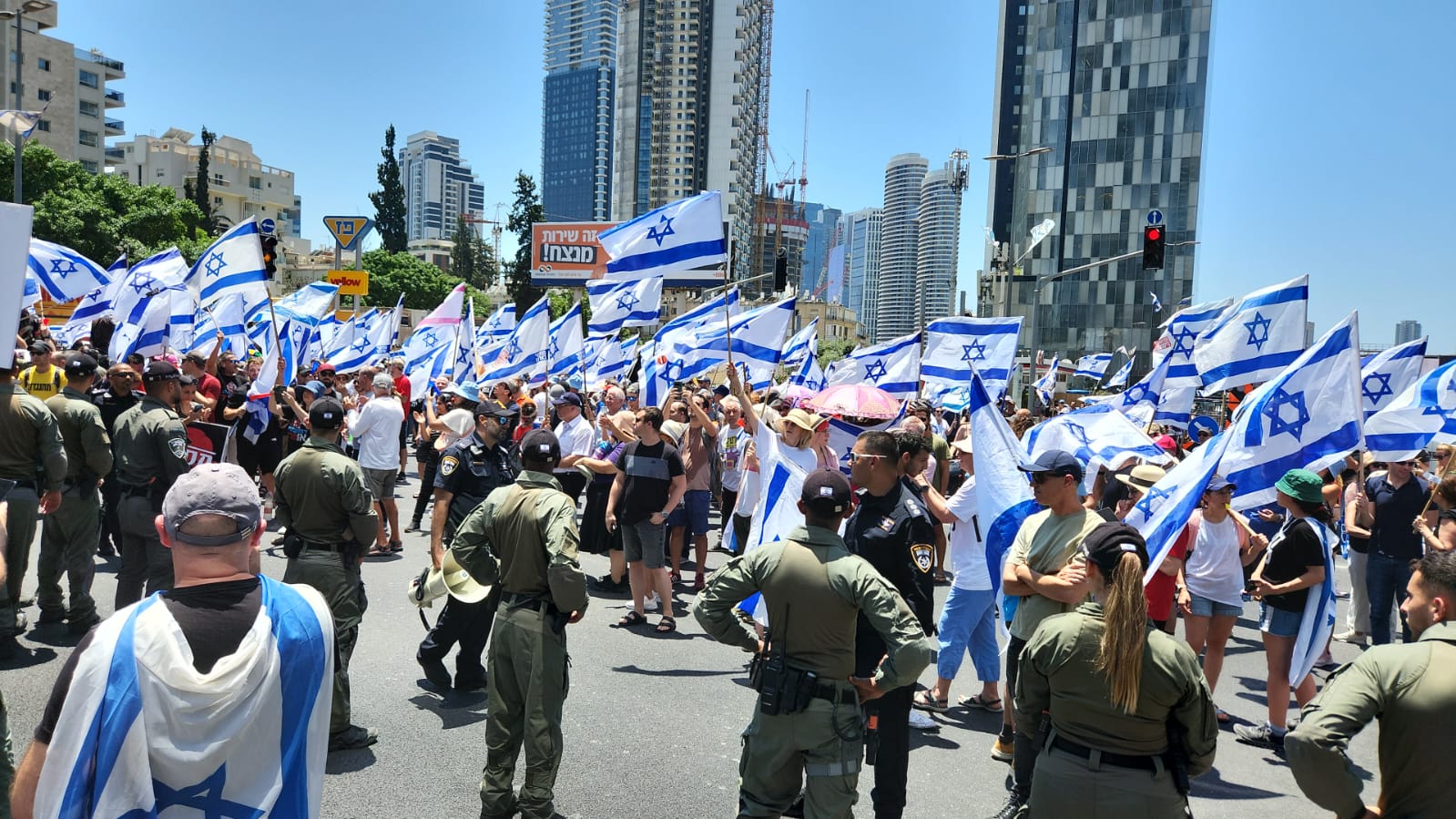 חסימת צומת עלית ברמת גן / צילום: תמונה פרטית חסימת צומת עלית ברמת גן / צילום: תמונה פרטית