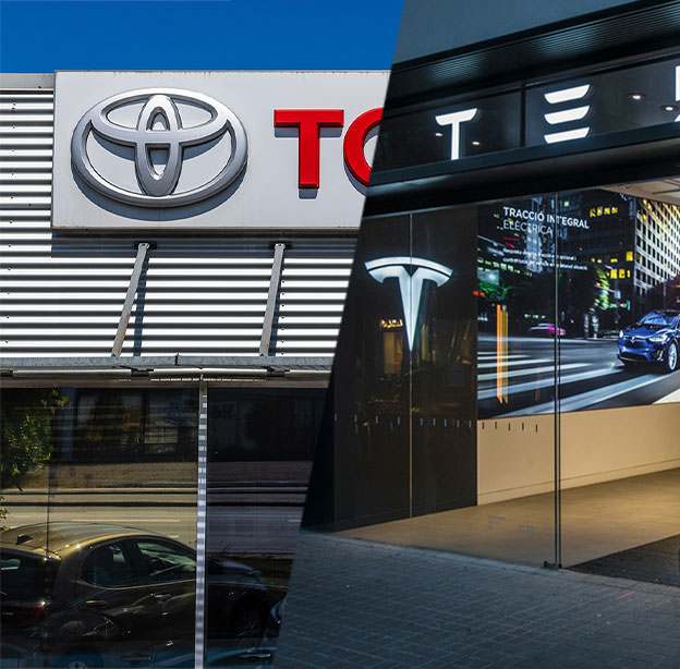 טסלה מול טויוטה / צילומים: shutterstock