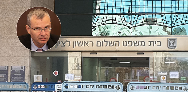 בית משפט השלום. בעיגול: שר המשפטים יריב לוין / צילומים: אלכס קולומויסקי - "ידיעות אחרונות", אביבה גנצר