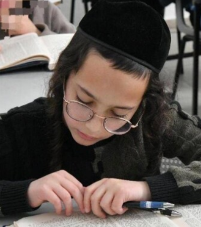 יהושע אהרון טוביה בן ה-10 שנרצח בפיגוע הירי בכביש 60