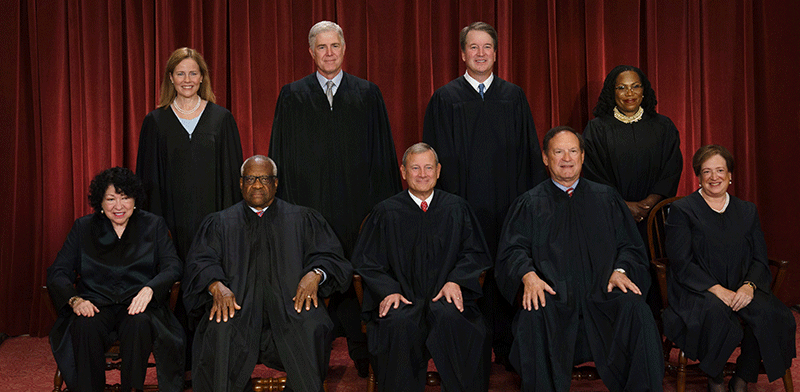 "שופטי בית המשפט העליון האמריקאי. במרכז: הנשיא ג'ון רוברטס / צילום: Reuters, Jack Gruber"