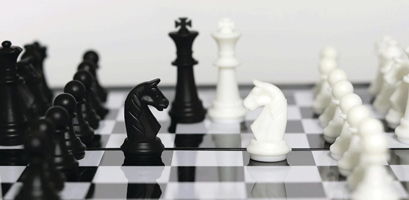 "בחזית המדע. מלחמה או שלום? / צילום: Shutterstock"