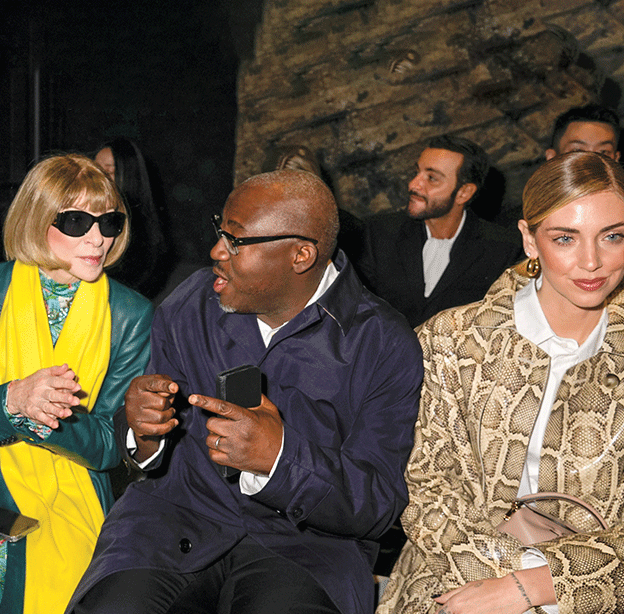 קיארה פראני בתצוגת אופנה עם עורך ווג הבריטי אדוארד אנינפול ועורכת ווג המיתולוגית אנה וינטור. תעשייה של אישה אחת / צילום: Reuters, Moda Milano/IPA/Sipa USA