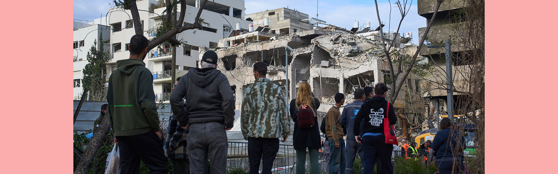 הרס שנוצר מנפילה של טיל איראני / צילום: ap, Oded Bality