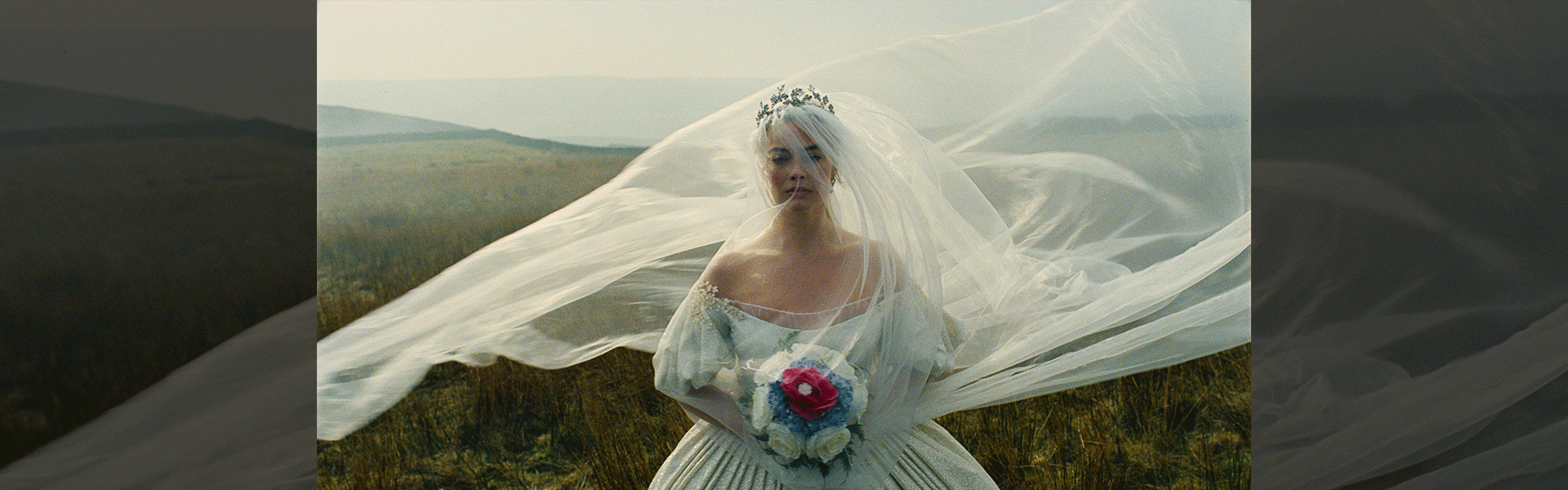 מרגוט רובי ב''אנקת גבהים''. ציד ספרים הפך לליבה עסקית / צילום: Warner Bros. Pictures