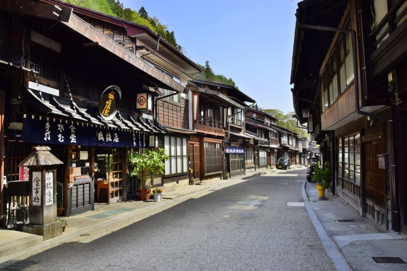 長野・塩尻の豊かな自然と英語キャンプの食事風景