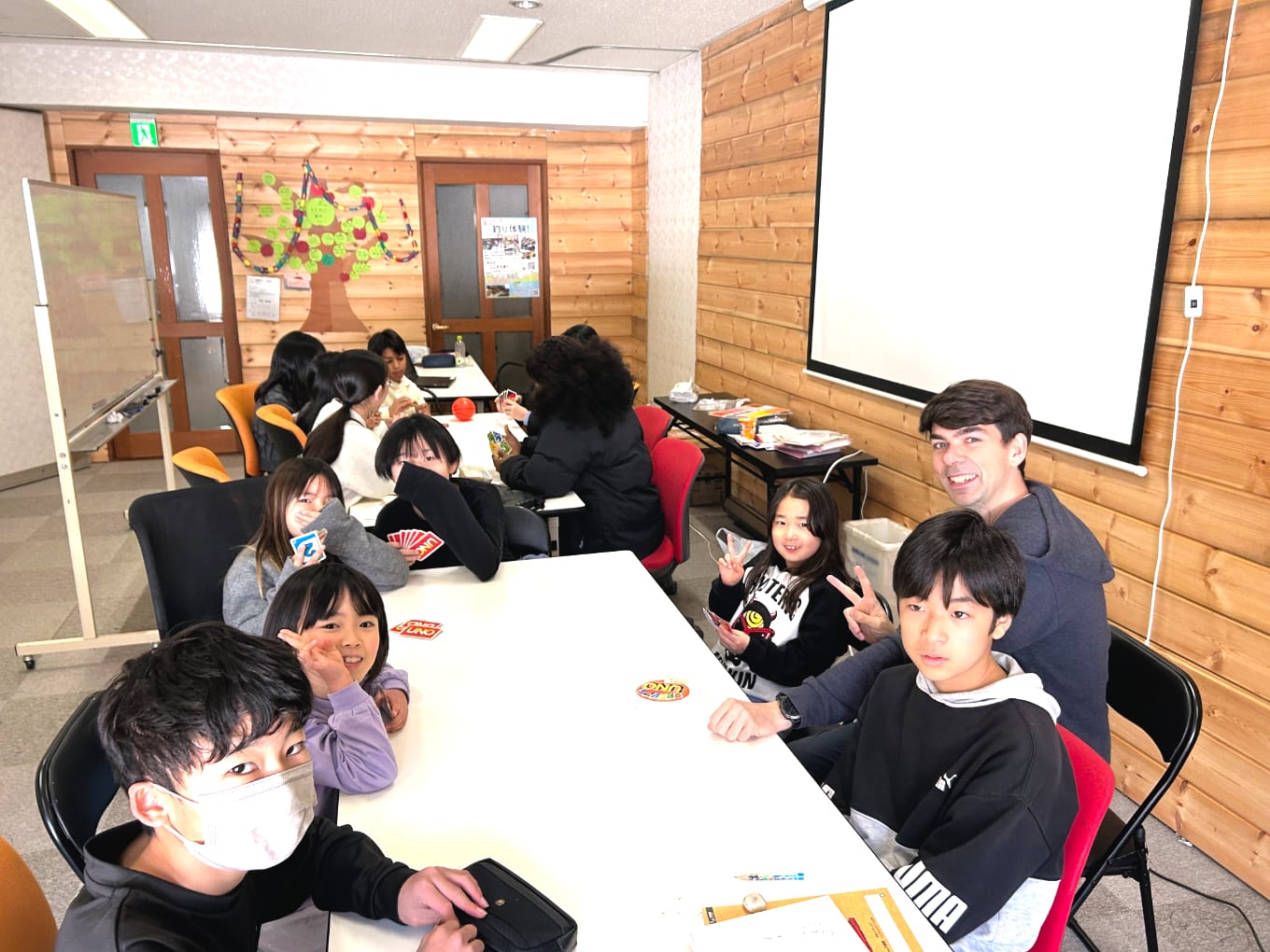 英語でのゲーム・クイズ・共同作業で聞く力・伝える力・協調性が育つ長野英語キャンプ
