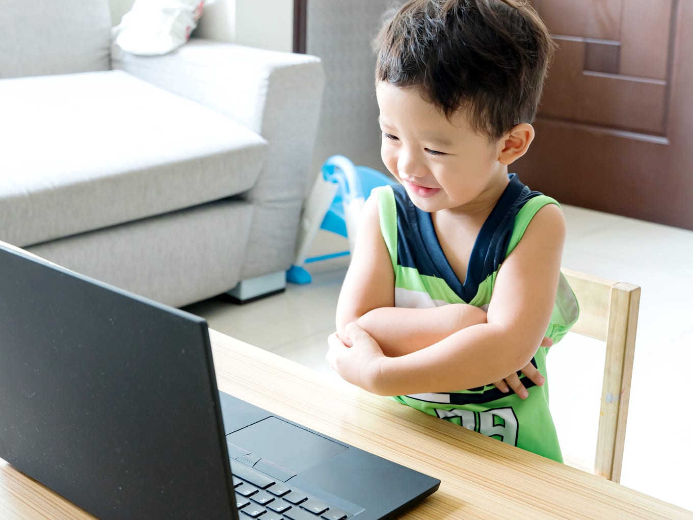 先生の口元がよく見える大きな画面のPCやタブレット利用がおすすめ!