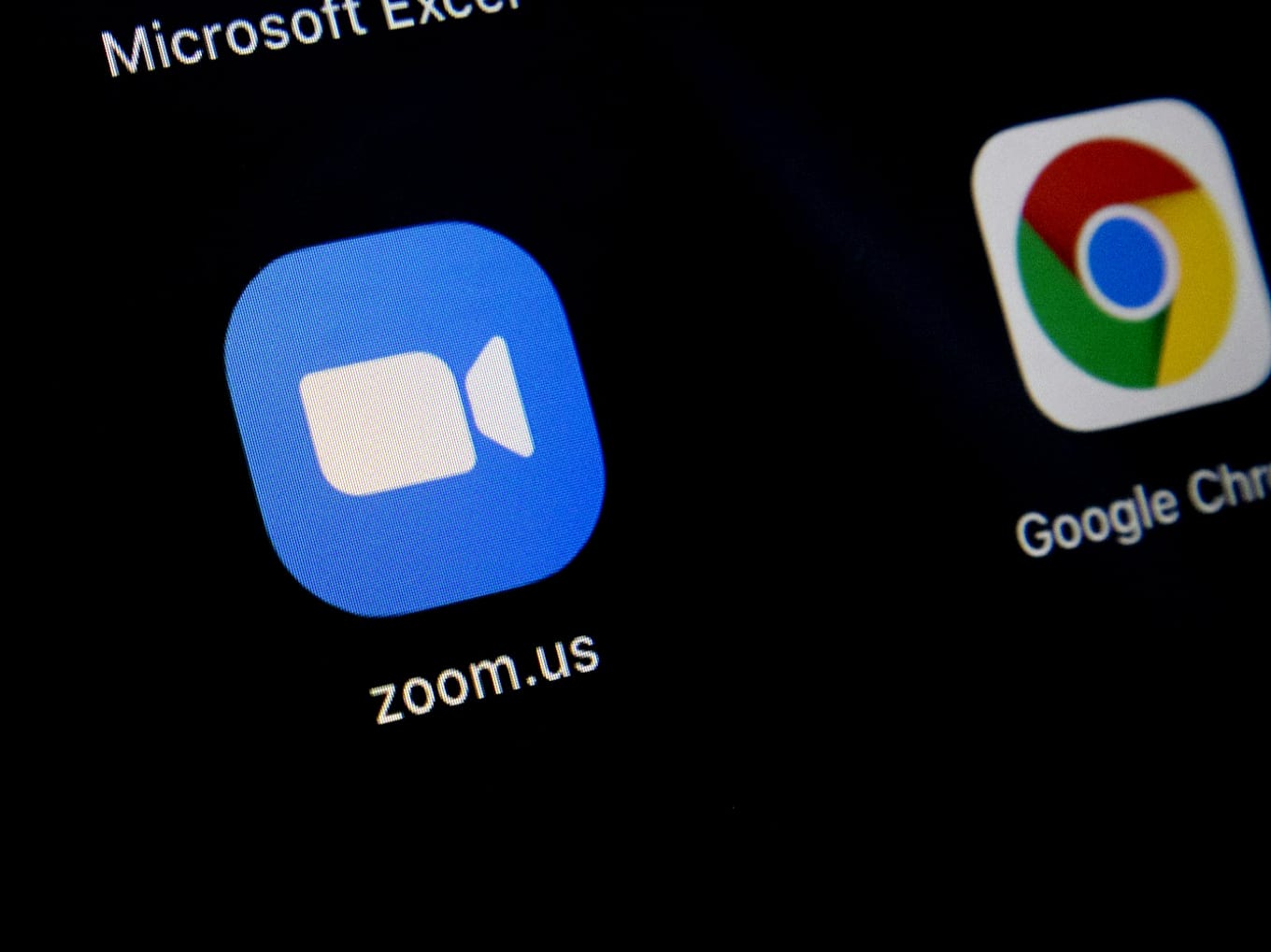 オンラインレッスンではZoomやスクールごとの独自アプリを利用します