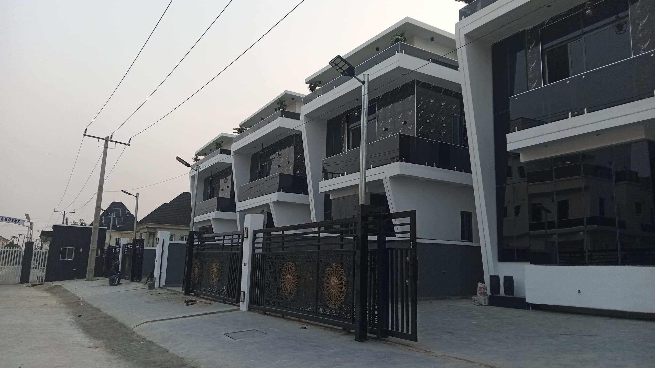 Luxury 5-Bedroom Fully Detached Duplex in Oakland Estate